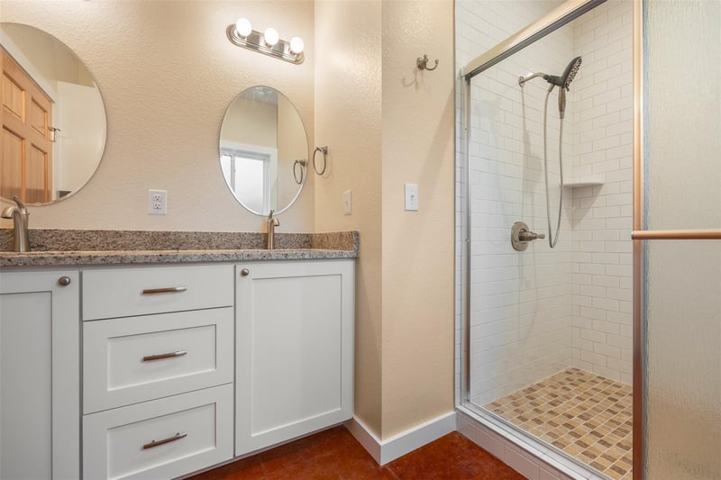 5 Quiet Meadow CIR, Wimberley, TX 78676