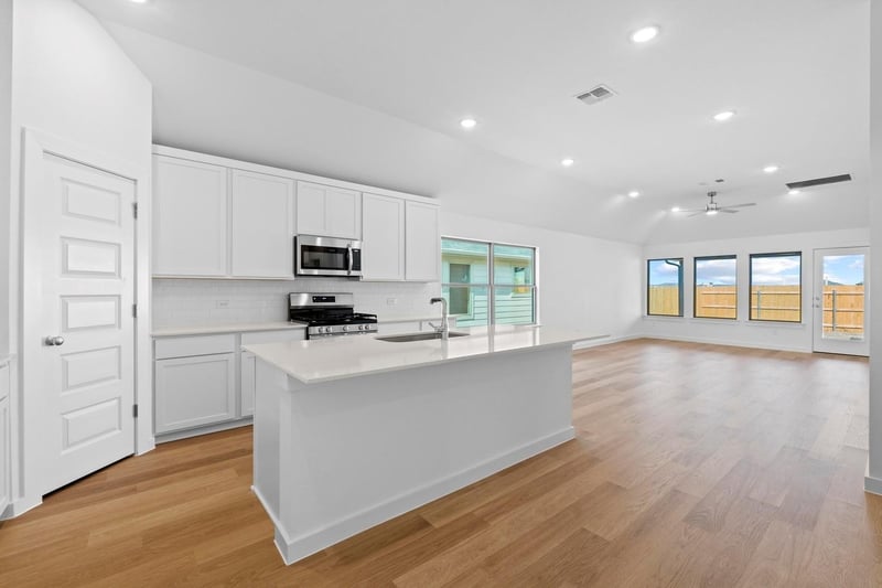 107 Mandeville DR, Hutto, TX 78634