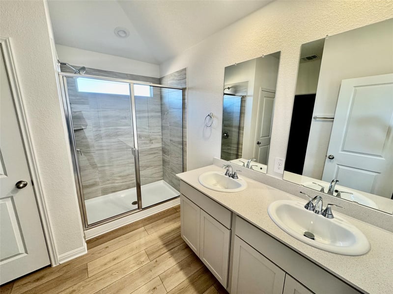 125 Holmby DR, Hutto, TX 78634