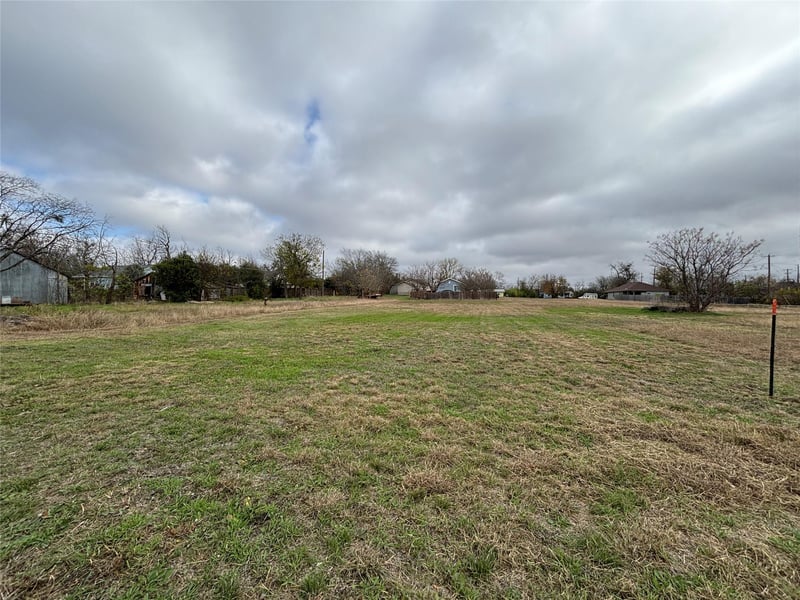 1302 Frink ST, Taylor, TX 76574