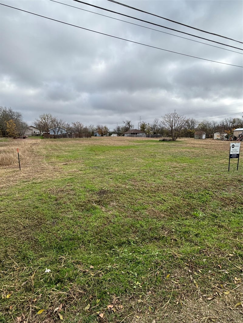 1302 Frink ST, Taylor, TX 76574