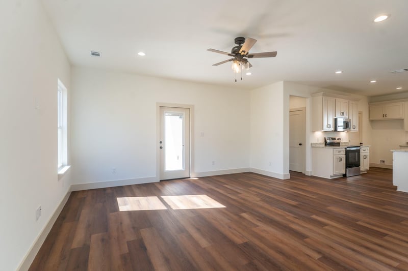 315 String Prairie Way, Smithville, TX 78957