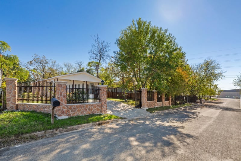 13907 Tophill CIR, Pflugerville, TX 78660