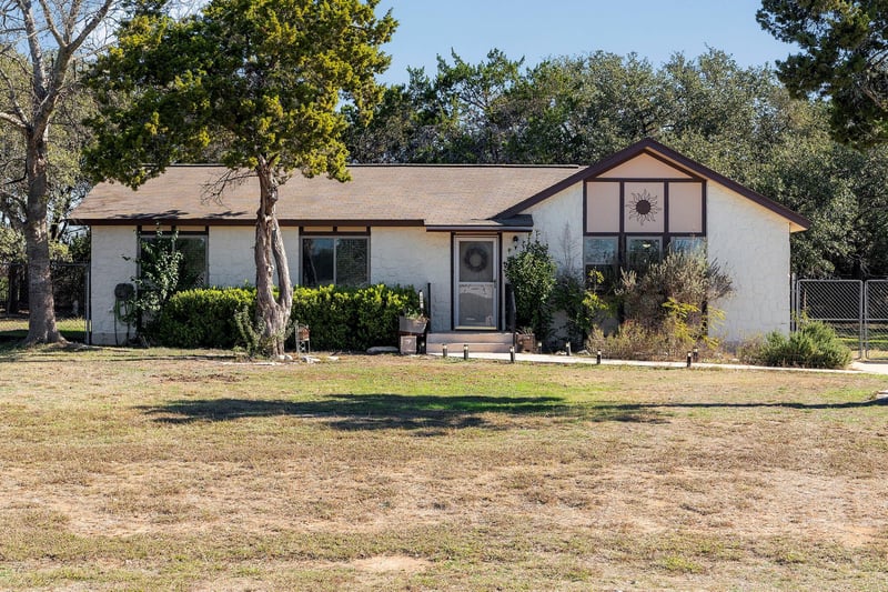500 Grand Prairie CIR, Dripping Springs, TX 78620