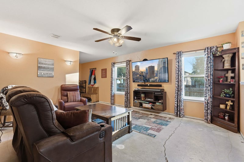 5628 Sunday Silence DR, Del Valle, TX 78617