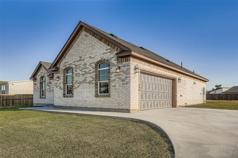 222 Arosa DR, Elgin, TX 78621