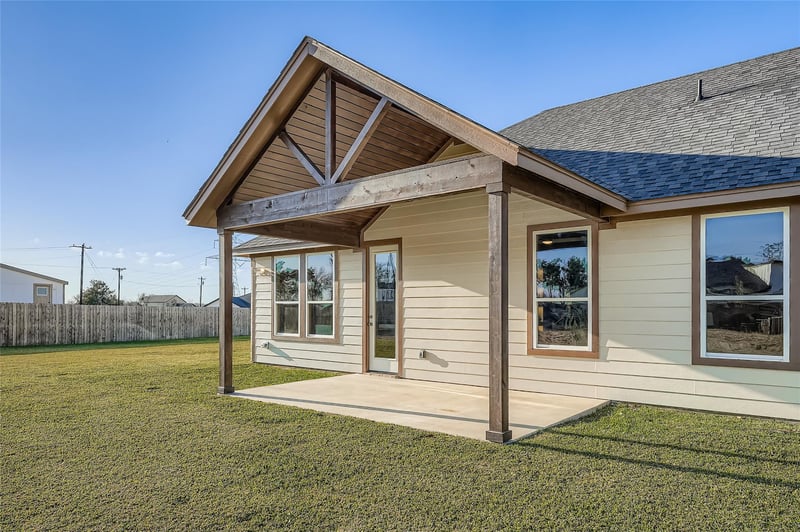 222 Arosa DR, Elgin, TX 78621