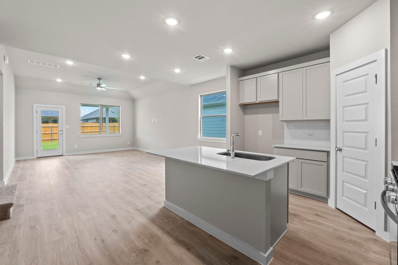 103 Mandeville DR, Hutto, TX 78634