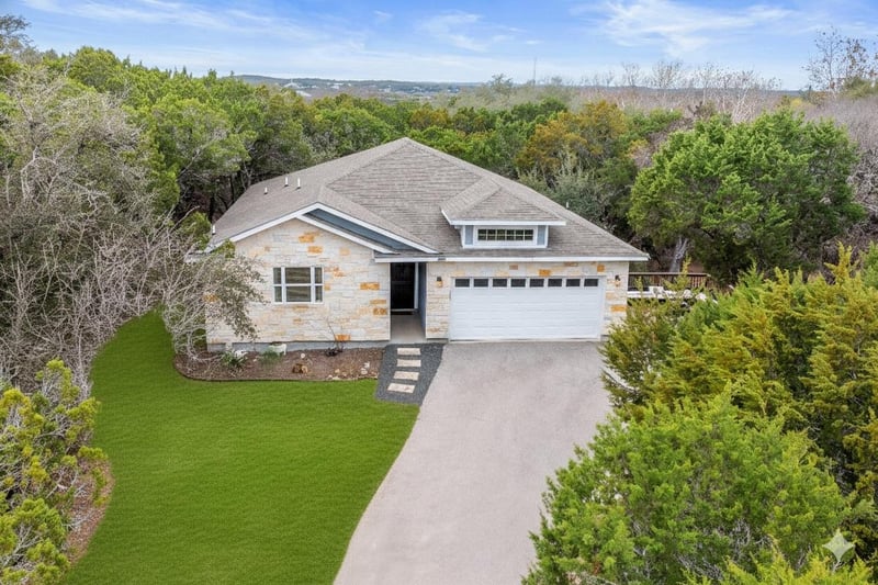 7502 Stable LN, Lago Vista, TX 78645