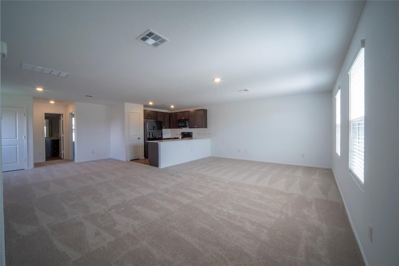 301 Rancho Del Cielo Loop, Jarrell, TX 76537
