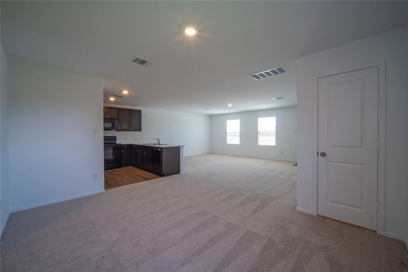 301 Rancho Del Cielo Loop, Jarrell, TX 76537