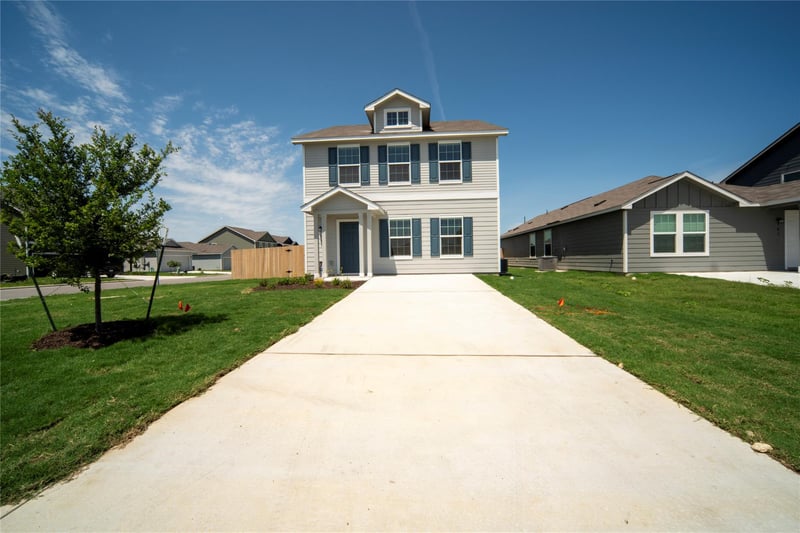 301 Rancho Del Cielo Loop, Jarrell, TX 76537