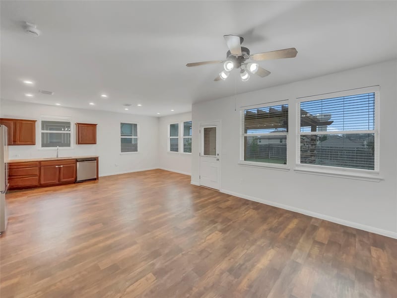 717 Twisted Oaks LN, Buda, TX 78610