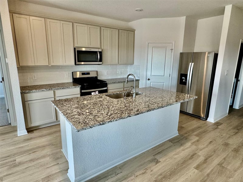 132 Holmby DR, Hutto, TX 78634