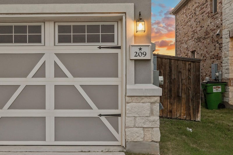 209 Sage Derby DR, Hutto, TX 78634