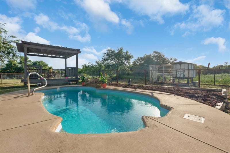 407 Windmill RD, Burnet, TX 78611