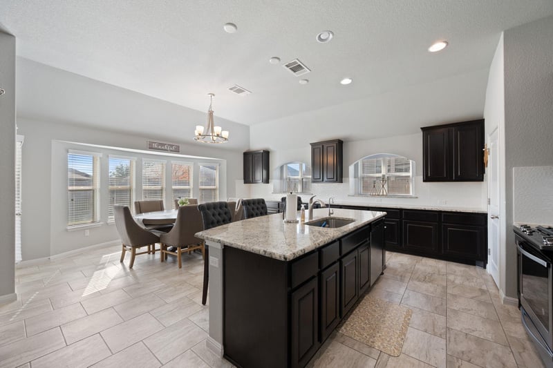 105 Highfield ST, Hutto, TX 78634