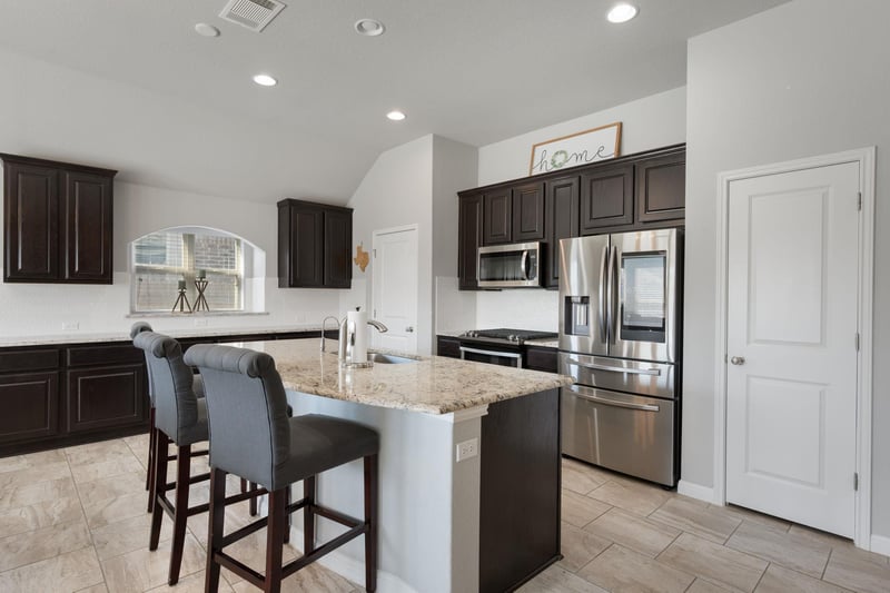 105 Highfield ST, Hutto, TX 78634