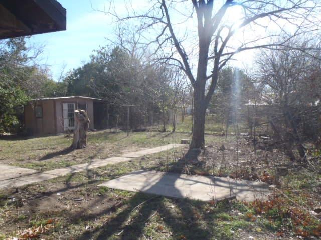 652 Fir LN, Lockhart, TX 78644