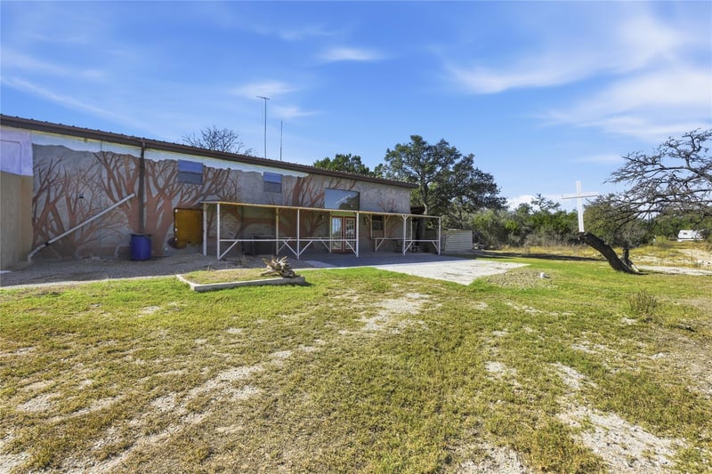 196 Southern DR, Johnson City, TX 78636