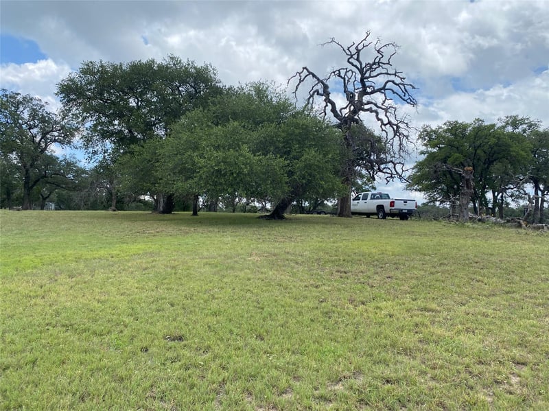 1300 Gold LN, Lago Vista, TX 78645