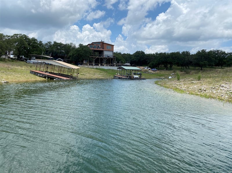 1300 Gold LN, Lago Vista, TX 78645