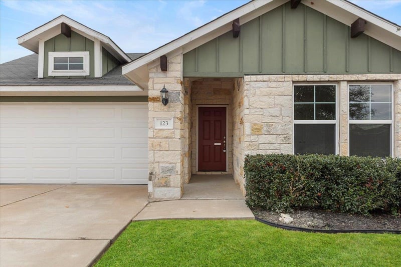 123 Saranac DR, Elgin, TX 78621
