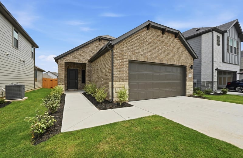444 Lucky Ave, Elgin, TX 78621