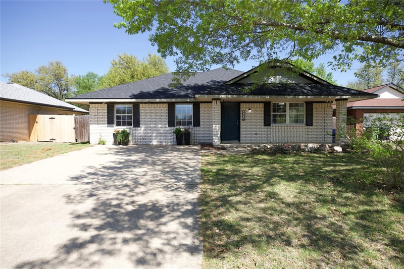 618 Bentwood DR, Leander, TX 78641