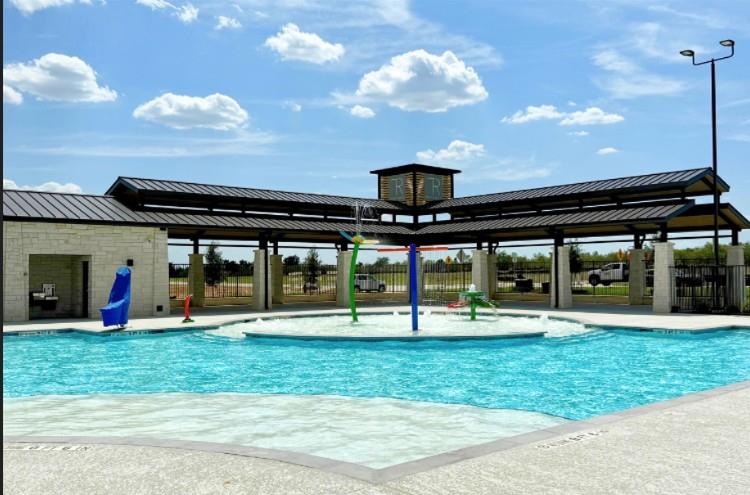102 Hornet ST, Elgin, TX 78621