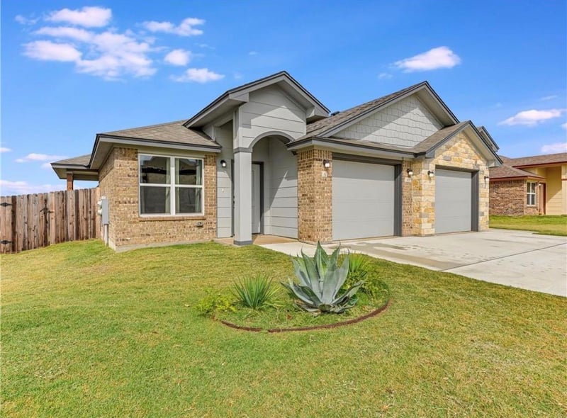 113 Calvin Smith LN, Jarrell, TX 76537