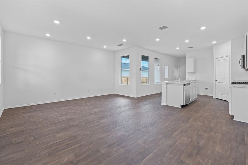 210 Constanza TRL, Bastrop, TX 78602