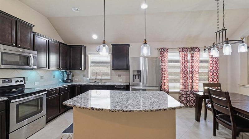 102 Pasture CV, Hutto, TX 78634