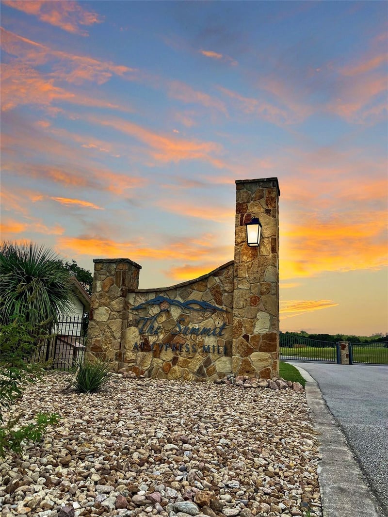 97 Summit Ridge TRL, Johnson City, TX 78636