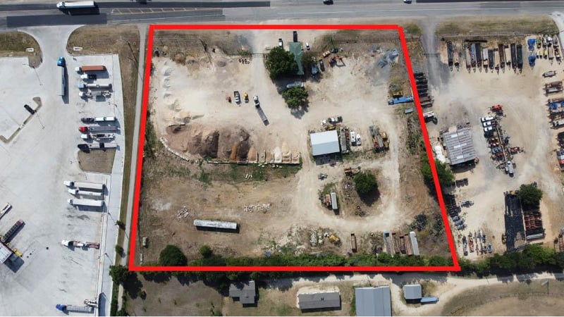 1951 South Magnolia, Luling, TX 78648