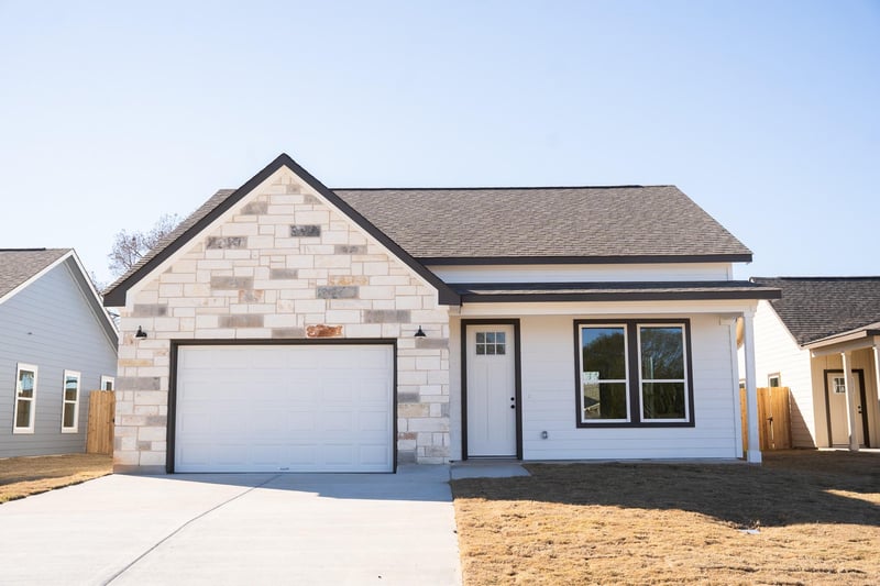 313 String Prairie Way, Smithville, TX 78957