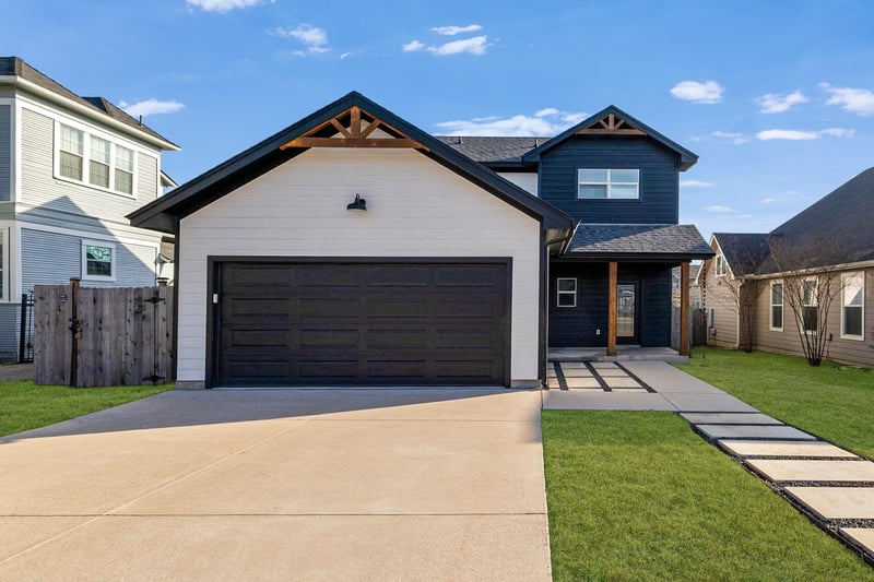 609A 7th ST, Taylor, TX 76574