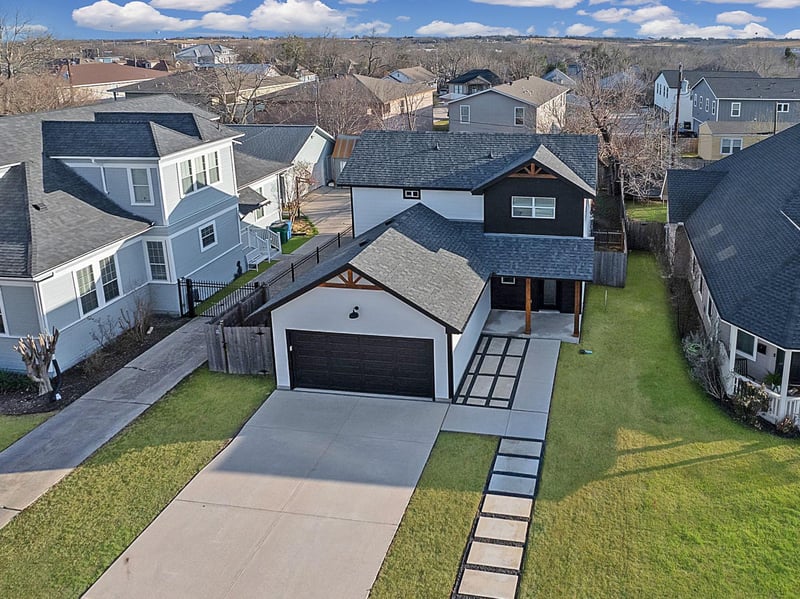 609A 7th ST, Taylor, TX 76574