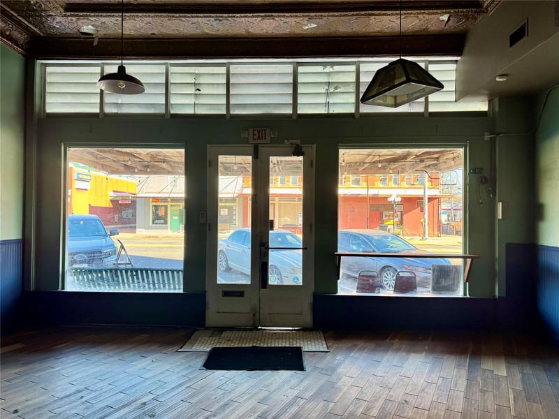 303 Main ST, Smithville, TX 78957