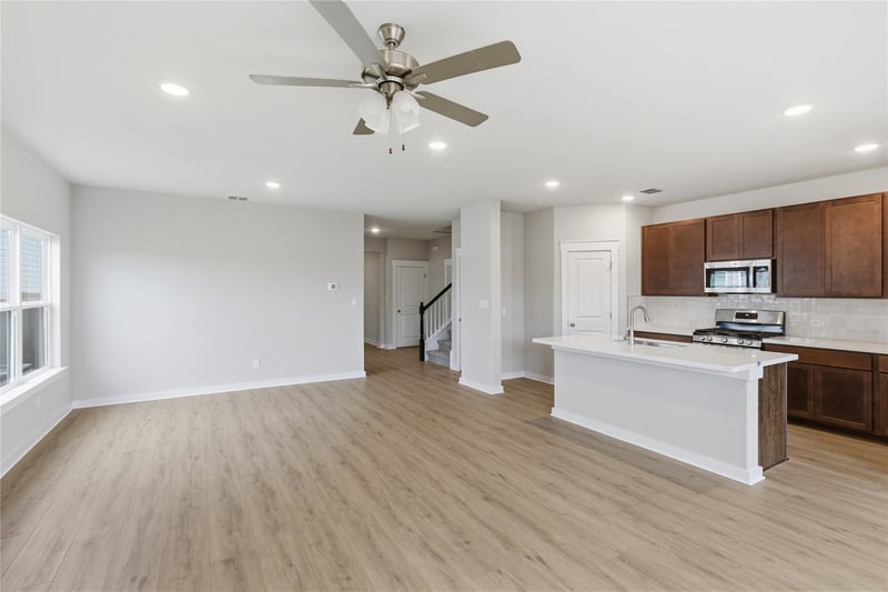 101 Greinert DR, Taylor, TX 76574