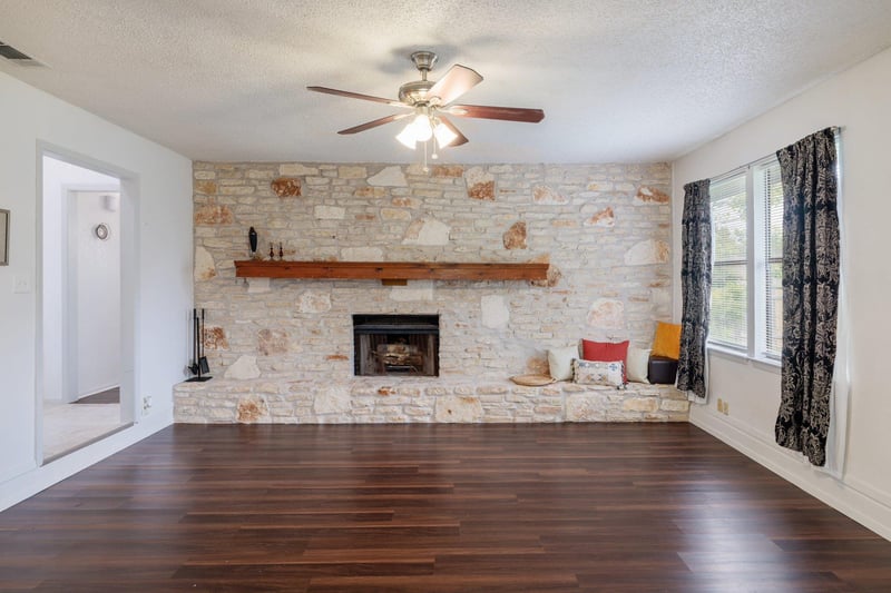405 Brookhollow DR, Pflugerville, TX 78660