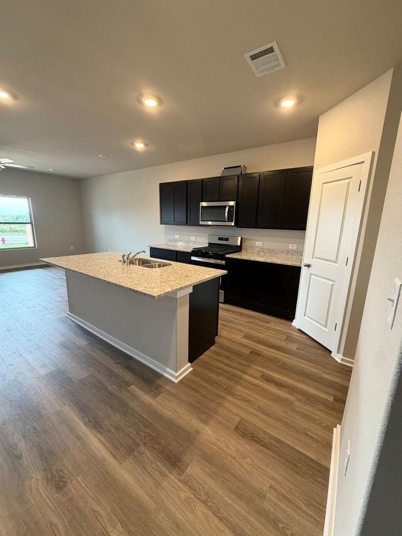 25533 Flora Bella LN, Elgin, TX 78621