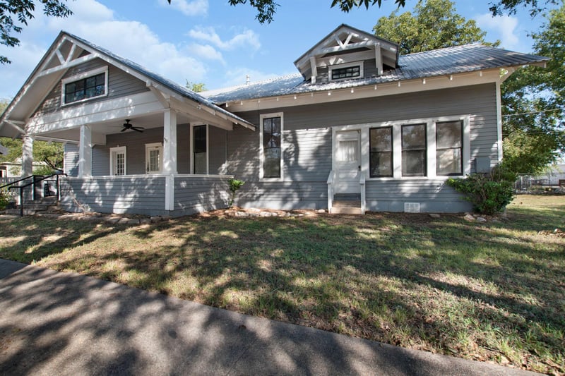 107 W 5th ST, Lampasas, TX 76550