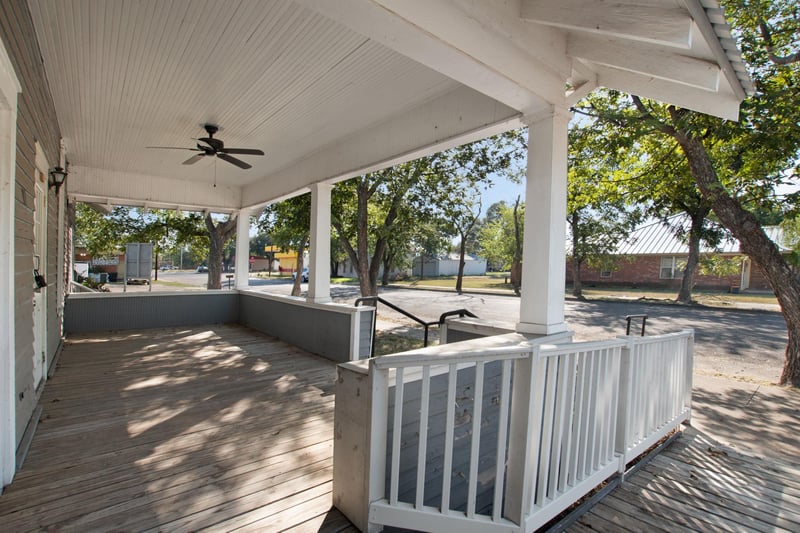 107 W 5th ST, Lampasas, TX 76550