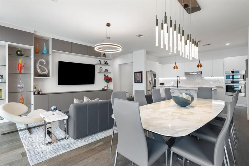 800 Embassy DR #605, Austin, TX 78702