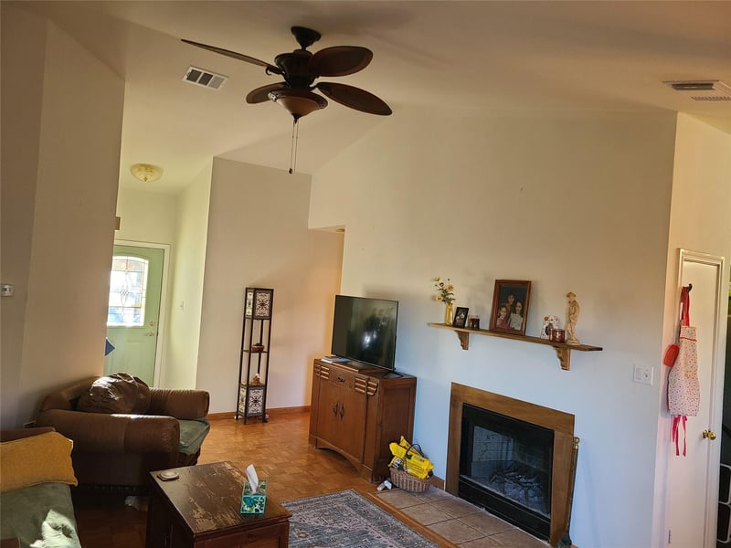 806 Black Locust DR, Pflugerville, TX 78660