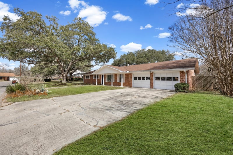 795 Vogel DR, Lockhart, TX 78644