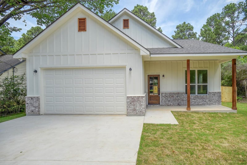 104 Pony Grass LN, Bastrop, TX 78602