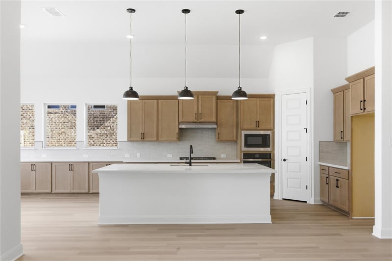 912 Landing LN, Leander, TX 78641