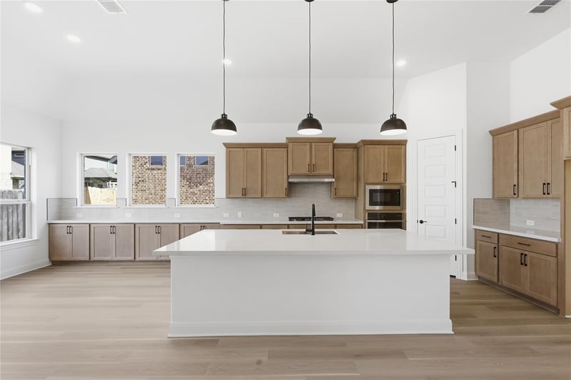 912 Landing LN, Leander, TX 78641
